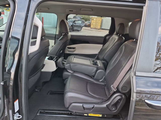 Certified 2024 Kia Carnival EX FWD image 14