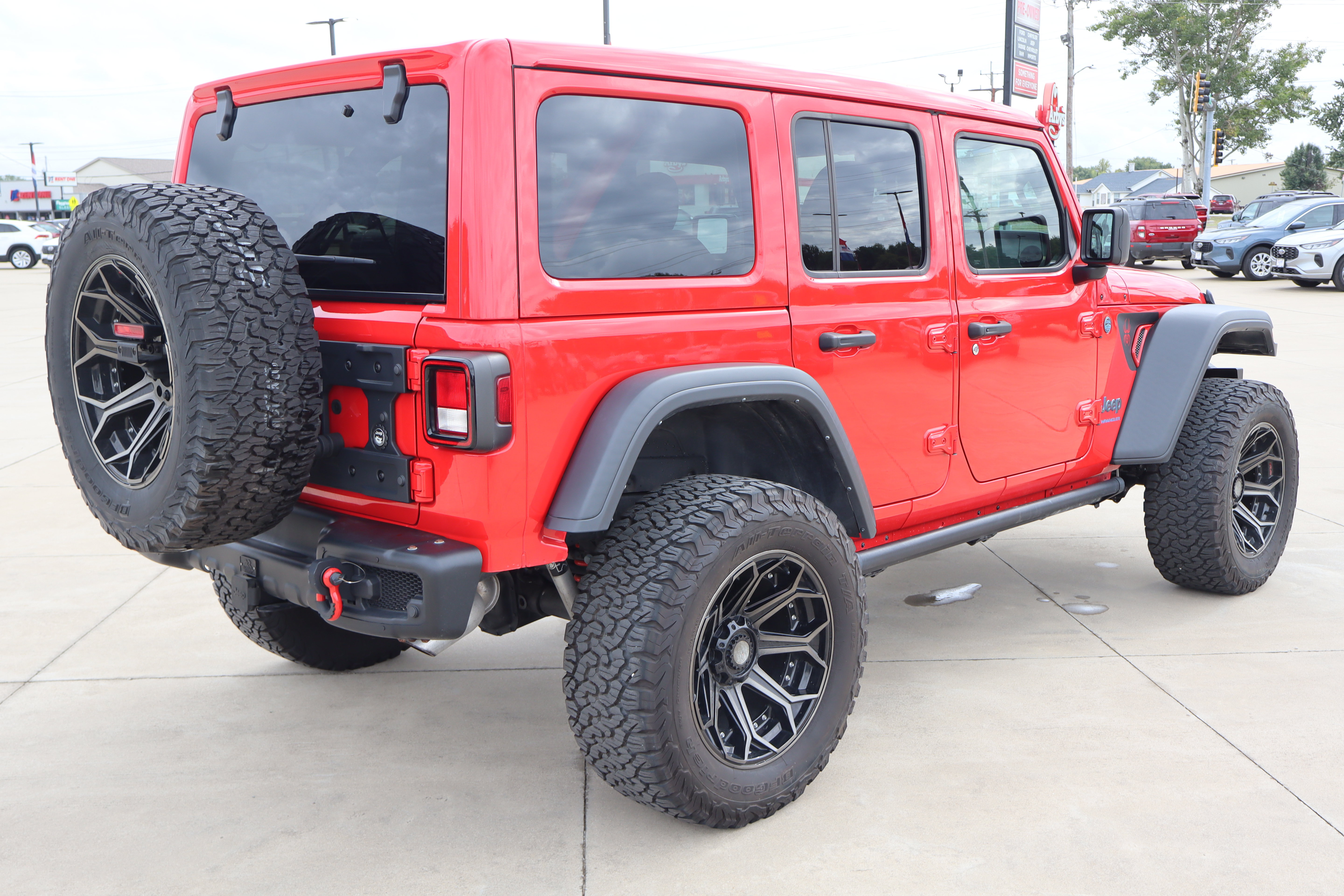 Used 2024 Jeep Wrangler Unlimited AWD/4WD image 6