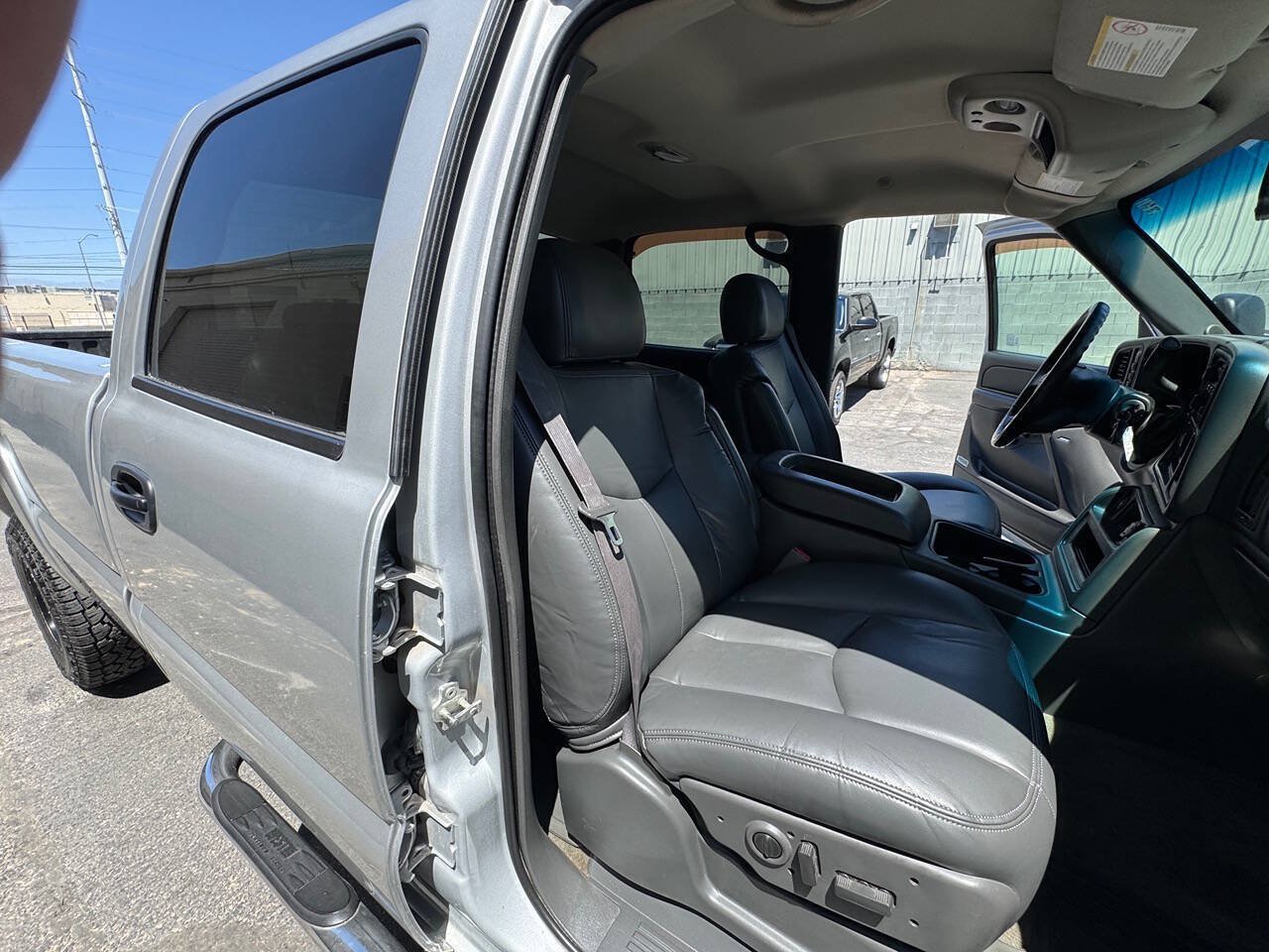 Used 2006 Chevrolet Silverado 3500 LT w/ Heavy-Duty Power Package AWD/4WD image 37