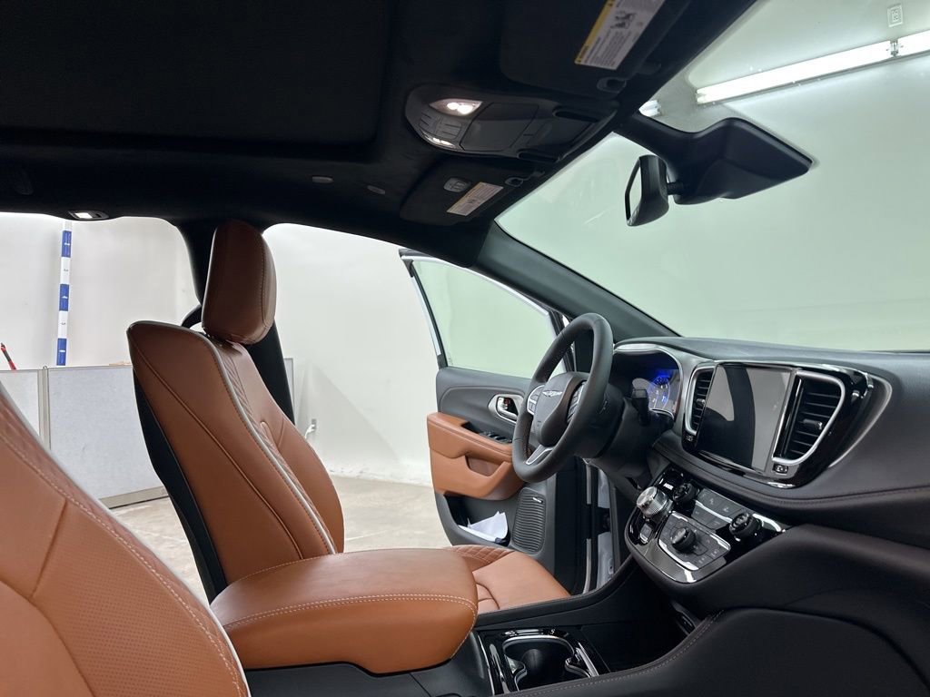 New 2026 Chrysler Pacifica Pinnacle image 18