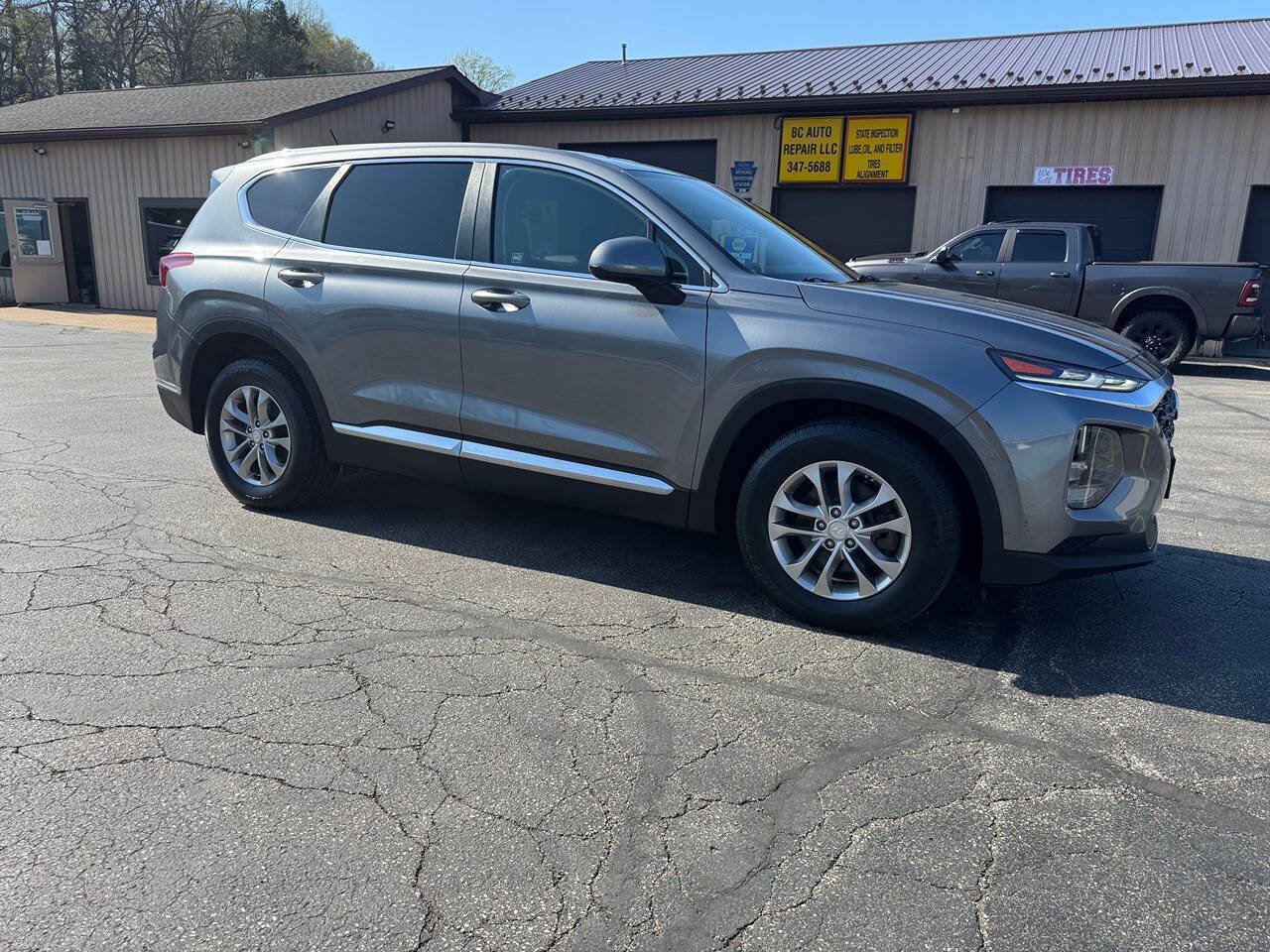 Used 2019 Hyundai Santa Fe SE AWD/4WD image 3
