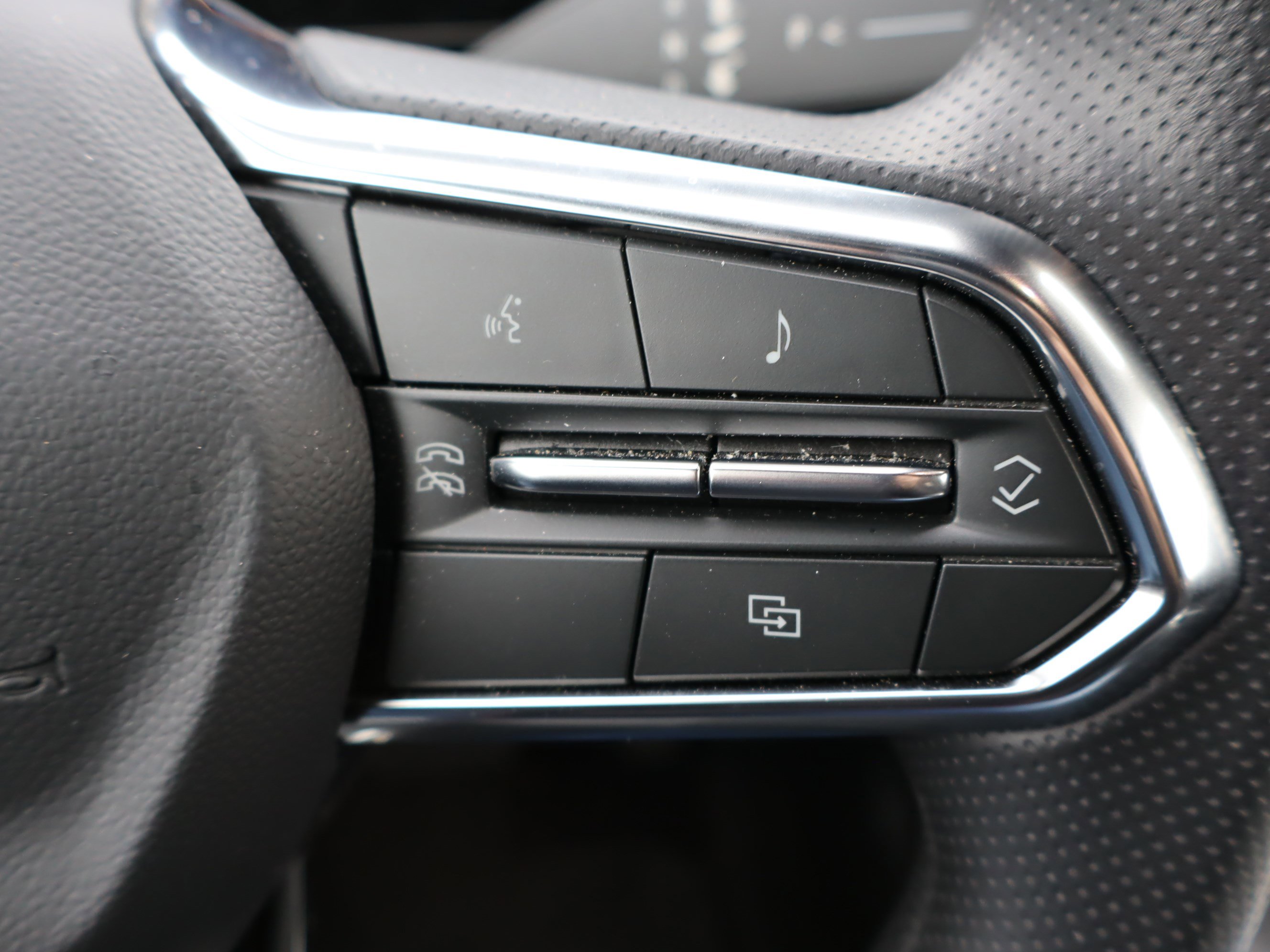 Used 2025 Chevrolet Equinox EV LT image 20