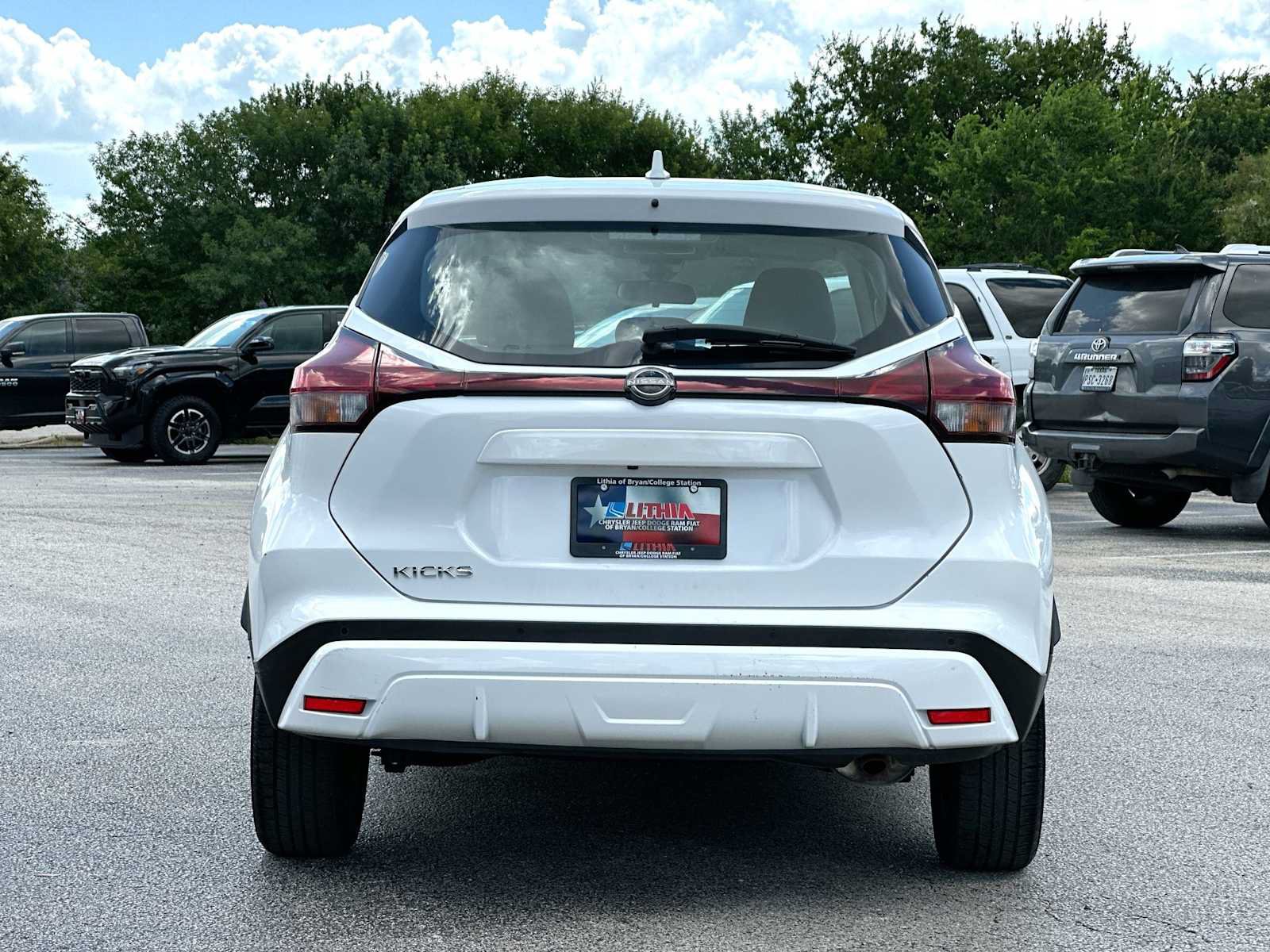 Used 2022 Nissan Kicks S FWD image 14