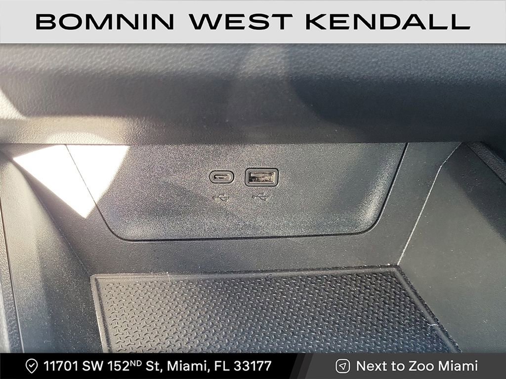 Used 2025 Chevrolet Equinox LT w/ Safety and Technology Package image 18