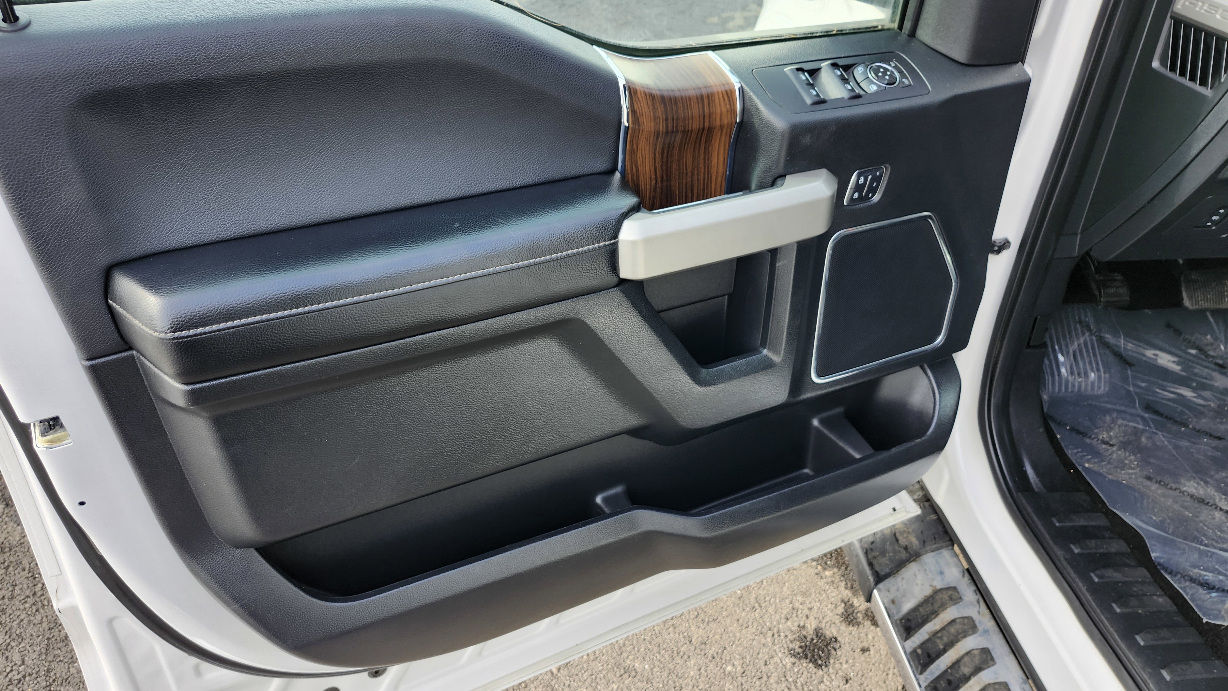 Used 2016 Ford F150 Lariat image 28