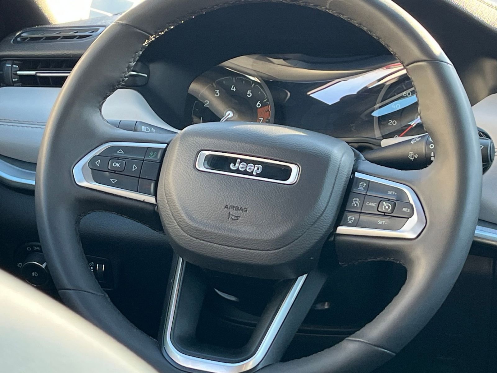 Used 2025 Jeep Compass Limited image 29