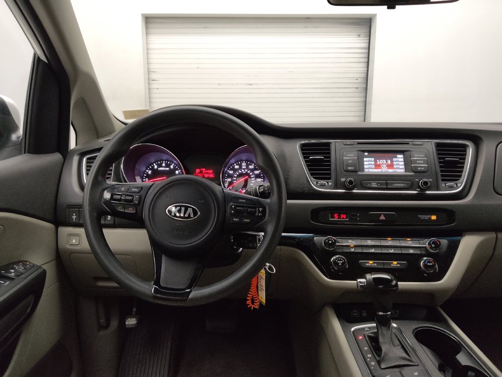 Used 2016 Kia Sedona LX w/ Option Group 020 FWD image 22