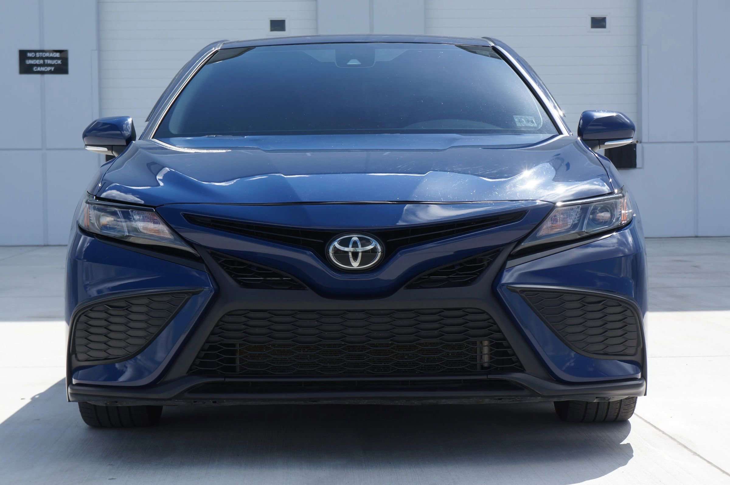 Used 2023 Toyota Camry SE image 4