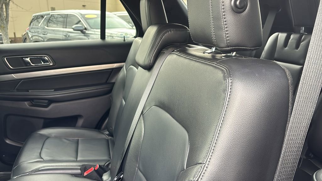 Used 2018 Ford Explorer XLT w/ Equipment Group 202A image 30