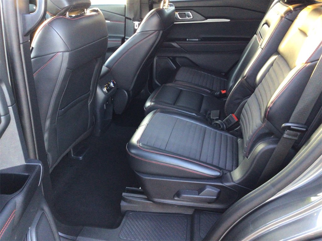 Used 2025 Ford Explorer ST-Line w/ ST-Line Street Pack image 10