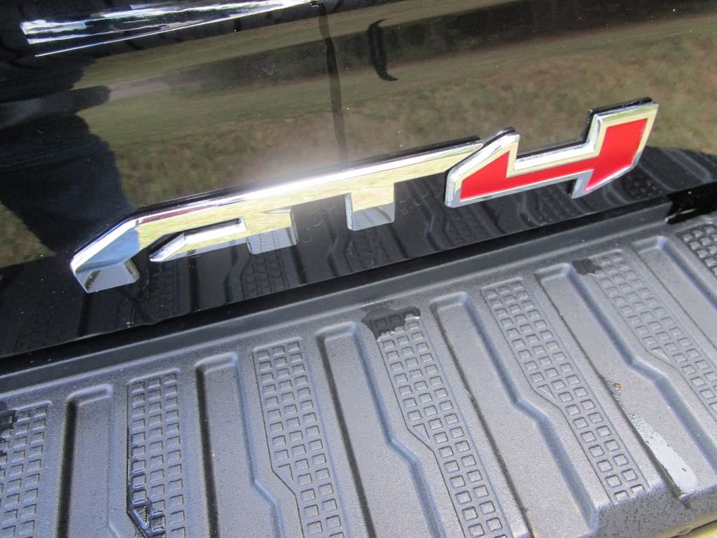 Used 2024 GMC Sierra 2500 AT4 w/ AT4 Premium Plus Package image 11