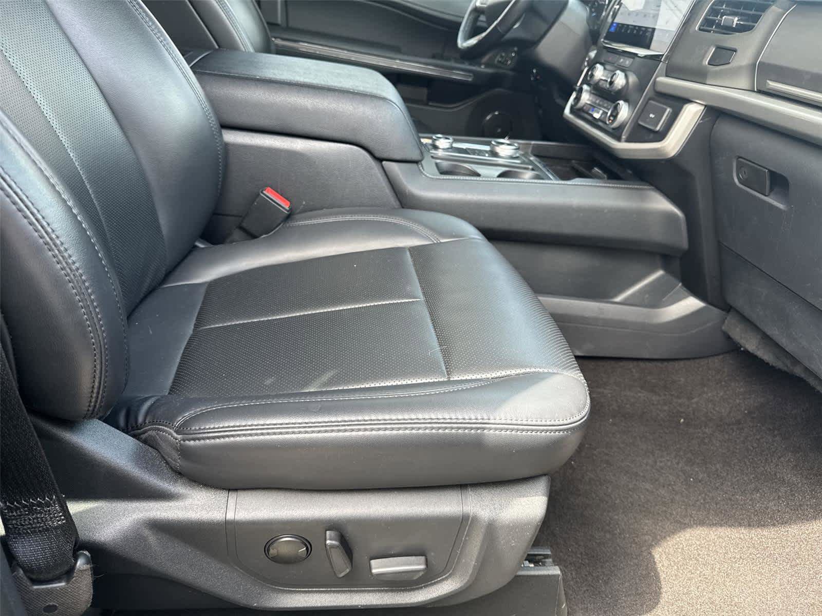 Used 2022 Ford Expedition XLT AWD/4WD image 16