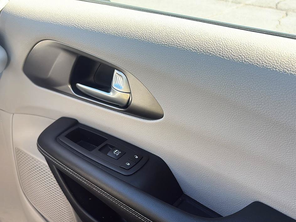 Used 2024 Chrysler Pacifica Touring-L FWD image 28