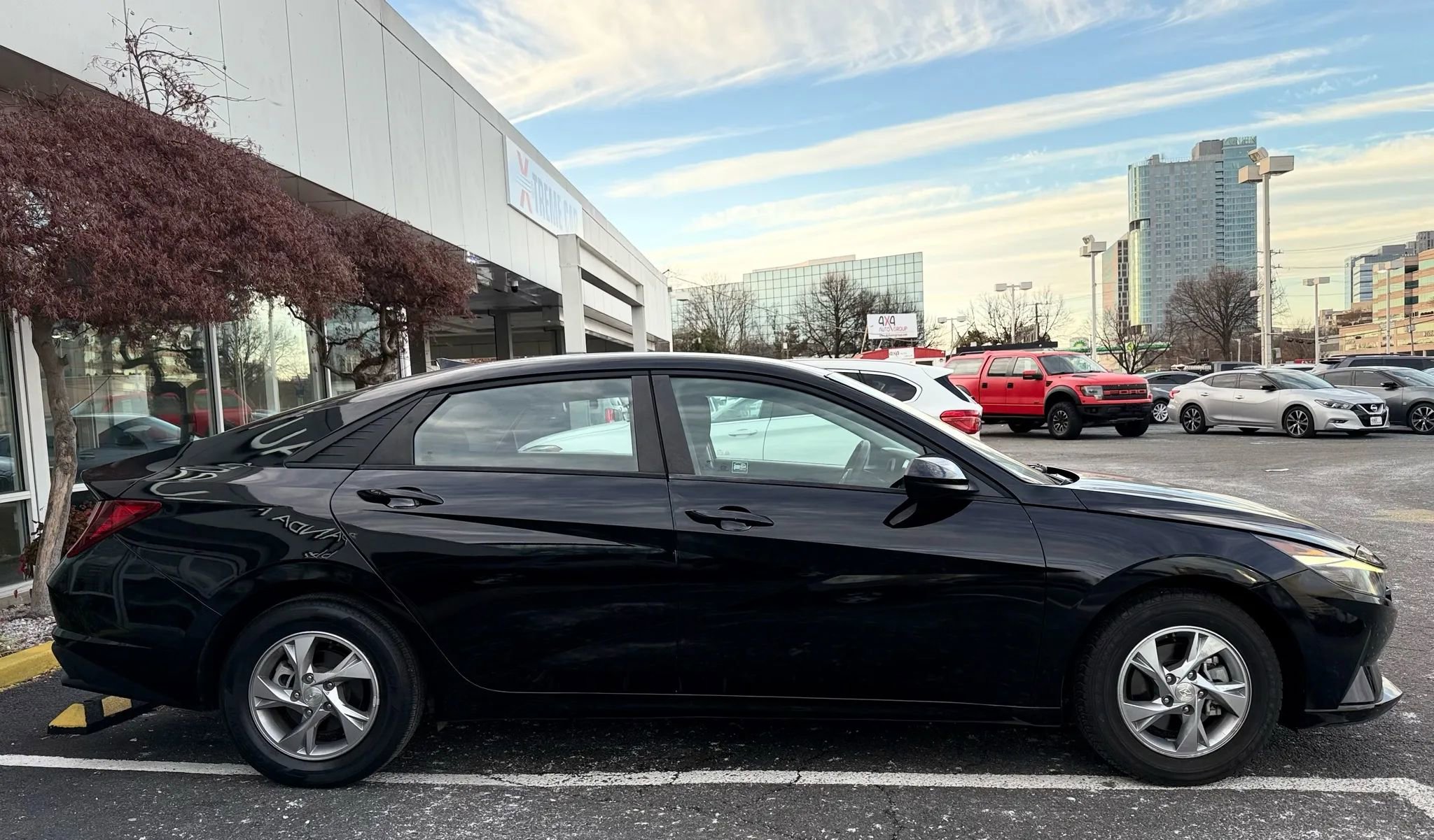 Used 2021 Hyundai Elantra SE w/ Cargo Package image 8