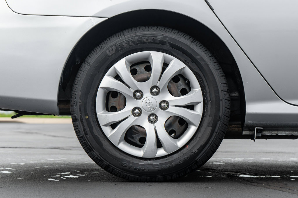 Used 2010 Hyundai Elantra GLS FWD image 9