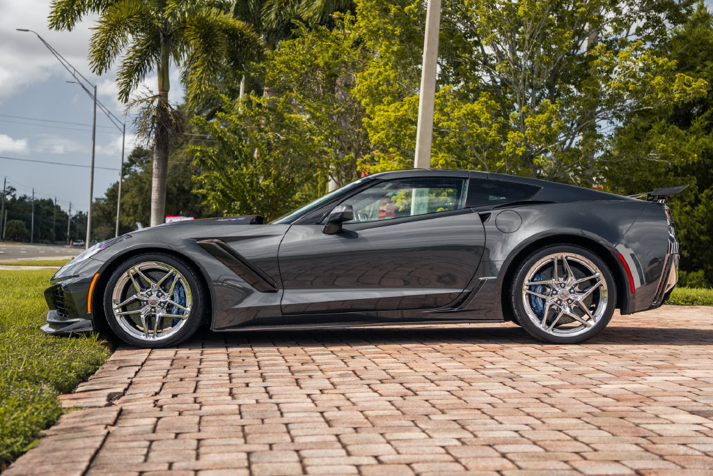 Used 2019 Chevrolet Corvette ZR1 RWD image 2