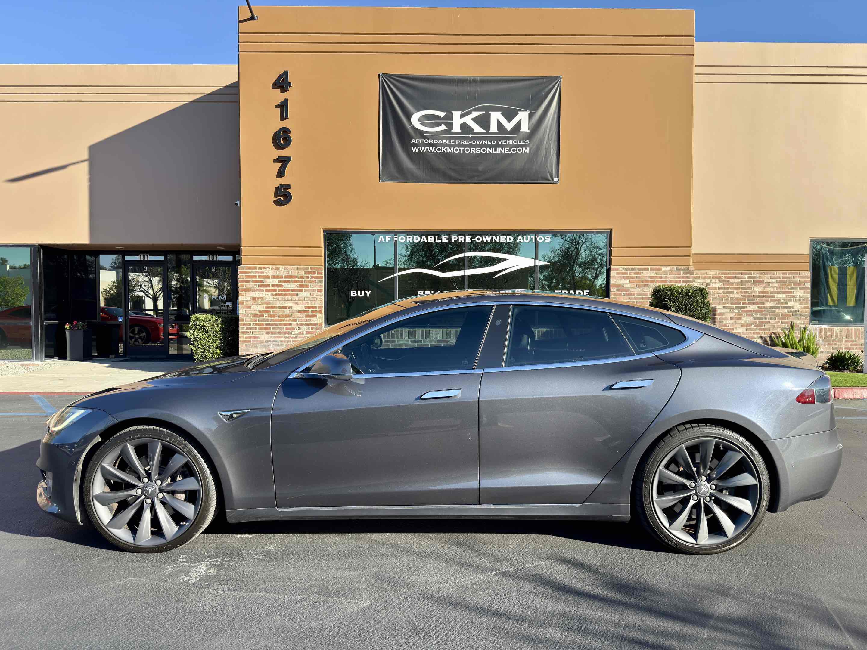 Used 2017 Tesla Model S 75 RWD image 3