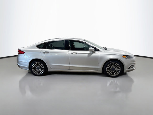 Used 2017 Ford Fusion SE w/ Fusion SE Technology Package AWD/4WD image 6