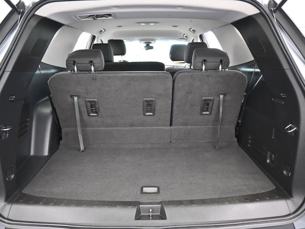 Used 2020 Chevrolet Traverse LS image 31