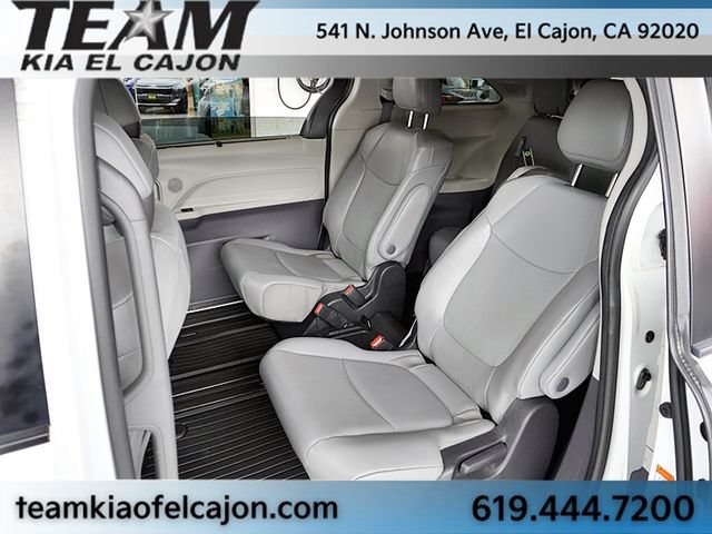 Used 2022 Toyota Sienna XLE w/ XLE Plus Package FWD image 17
