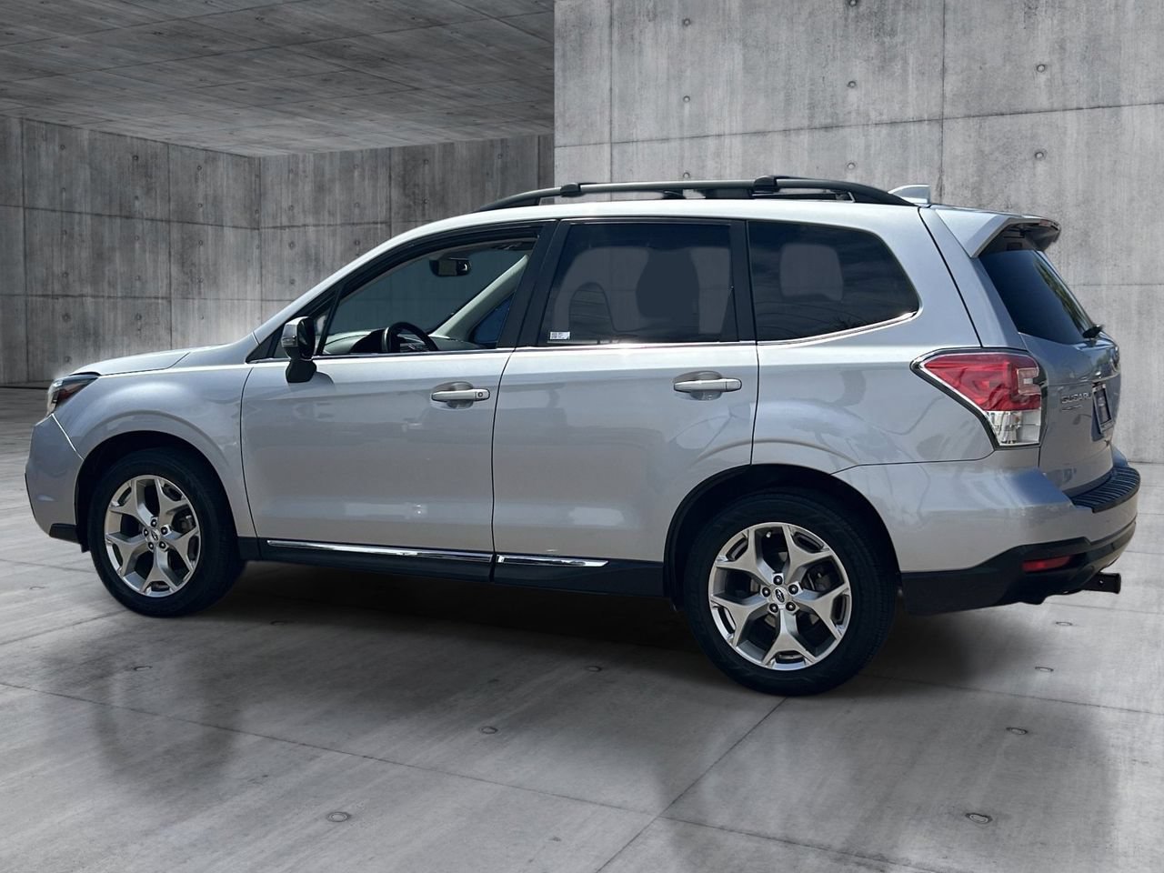 Used 2018 Subaru Forester 2.5i Touring w/ Popular Package #3B AWD/4WD image 3