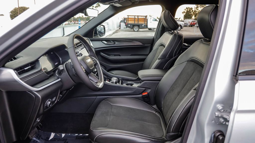 New 2025 Jeep Grand Cherokee L Altitude image 19