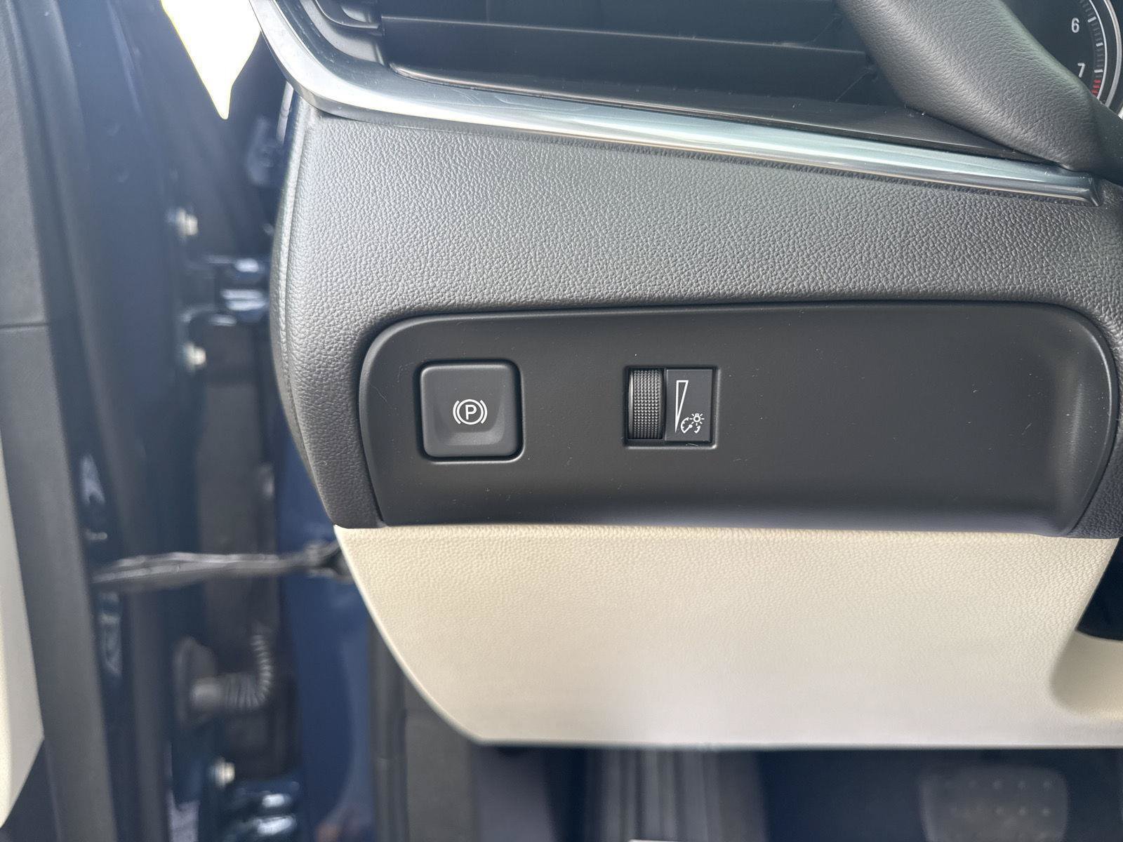 Used 2023 Buick Enclave Essence w/ Experience Buick Package FWD image 21