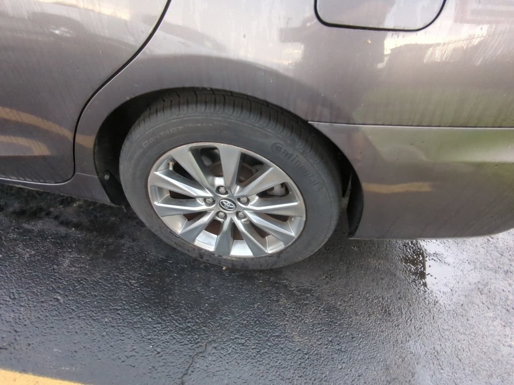 Used 2015 Toyota Camry XLE FWD image 5