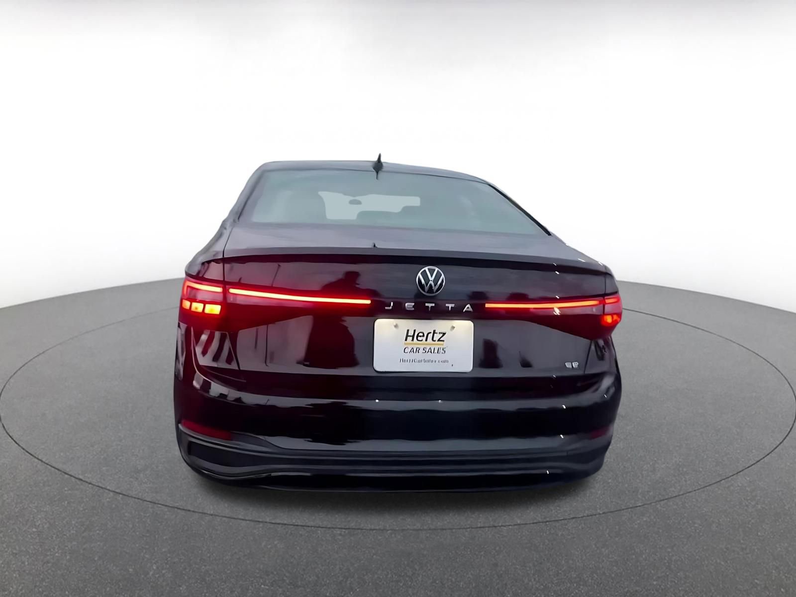 Used 2025 Volkswagen Jetta SE image 12