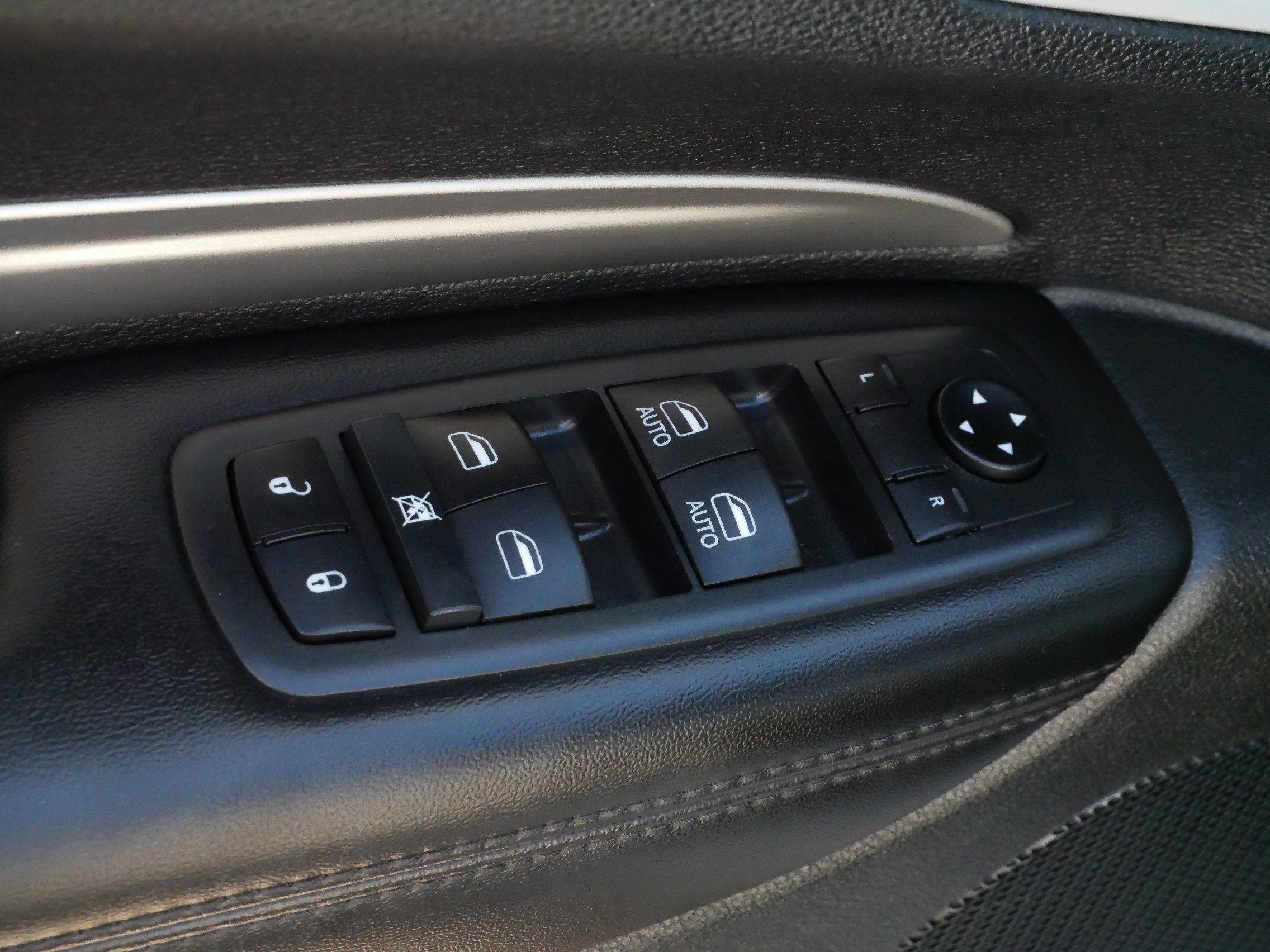 Used 2019 Dodge Durango SXT image 17