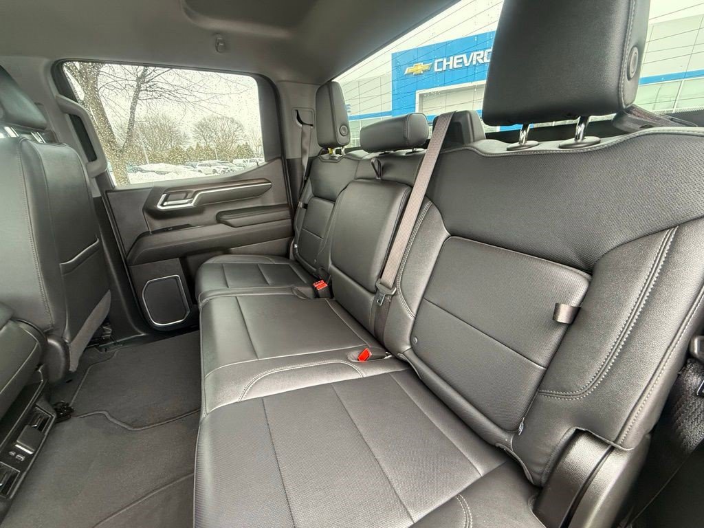Certified 2025 GMC Sierra 1500 SLT image 17