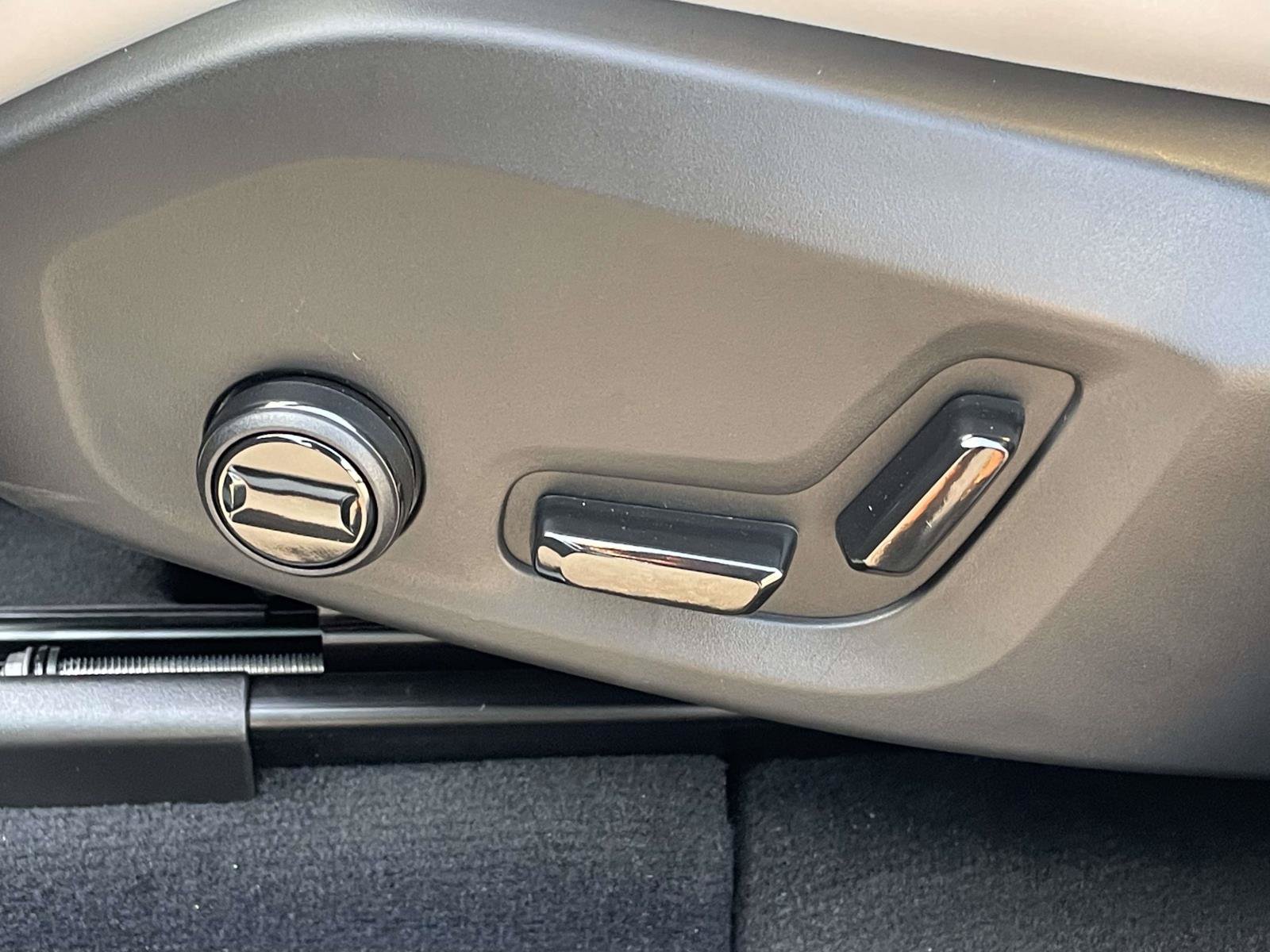 New 2027 Volvo XC60 B5 Plus AWD/4WD image 7
