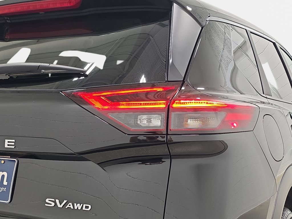 Used 2023 Nissan Rogue SV image 33