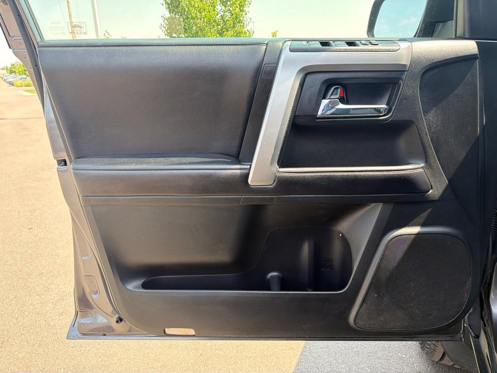 Used 2018 Toyota 4Runner SR5 AWD/4WD image 22