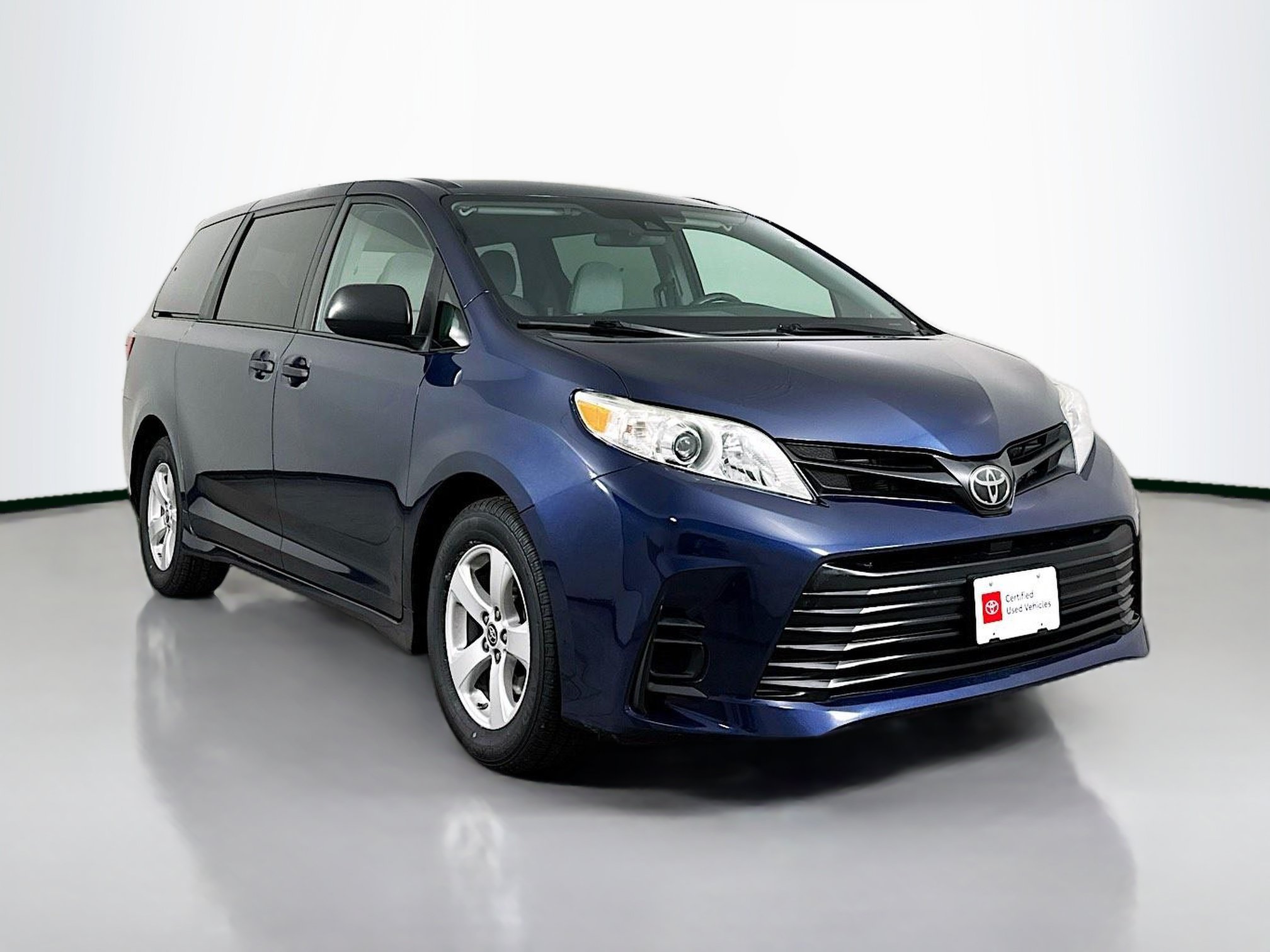 Certified 2020 Toyota Sienna L FWD image 1