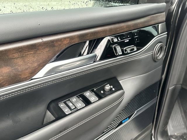 New 2024 Jeep Grand Wagoneer L 4WD image 9