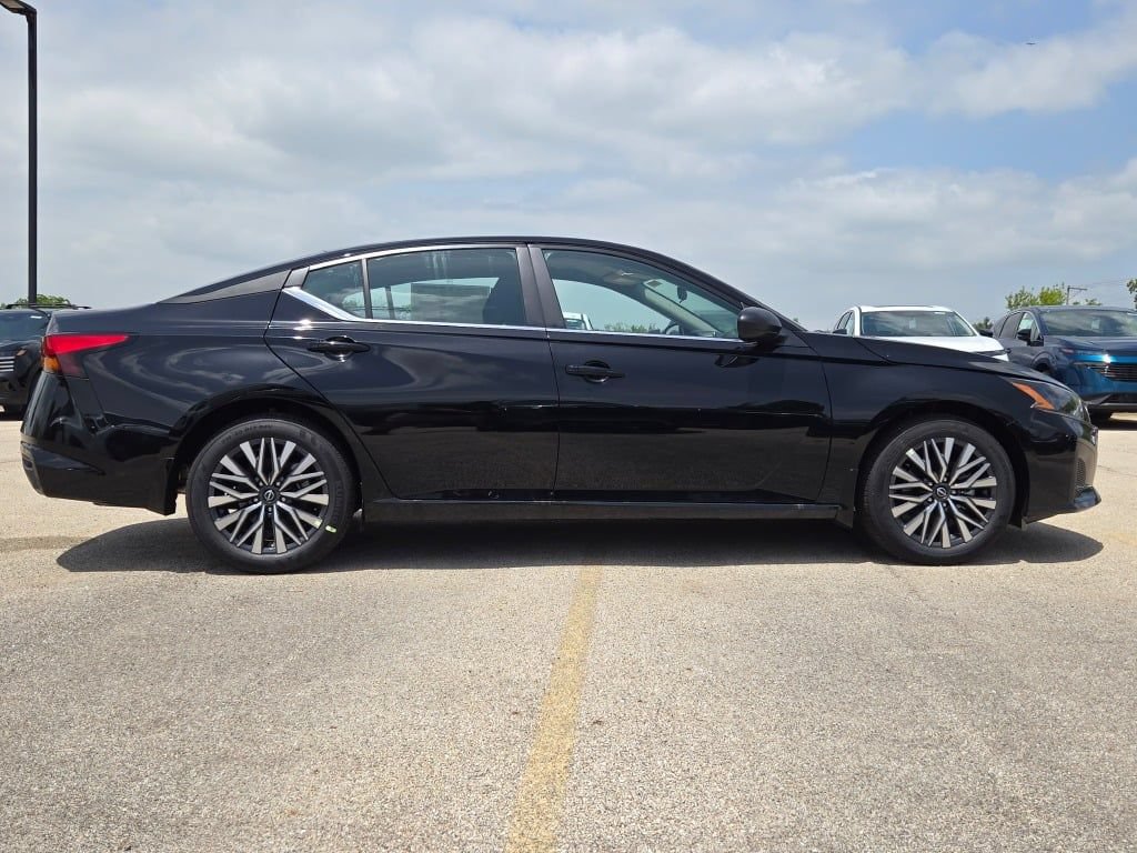 New 2026 Nissan Altima 2.5 SV FWD image 12