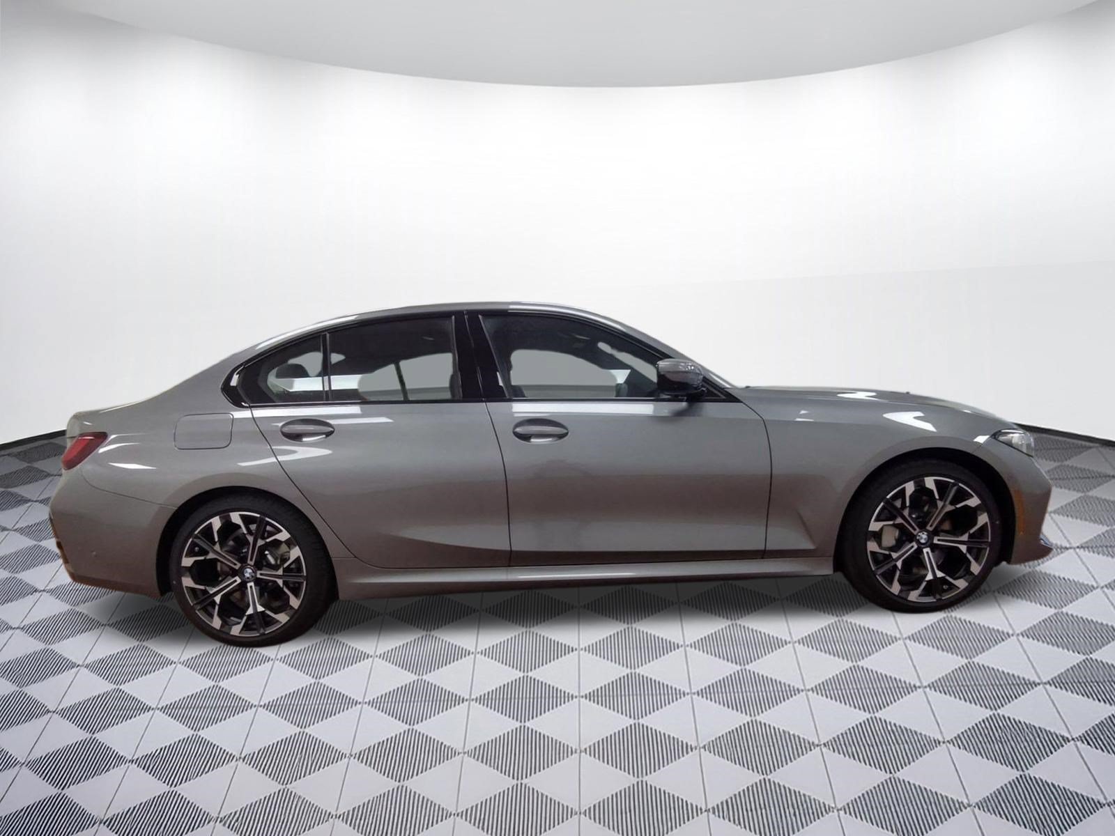 Used 2026 BMW 330i xDrive Sedan w/ M Sport Package AWD/4WD image 7