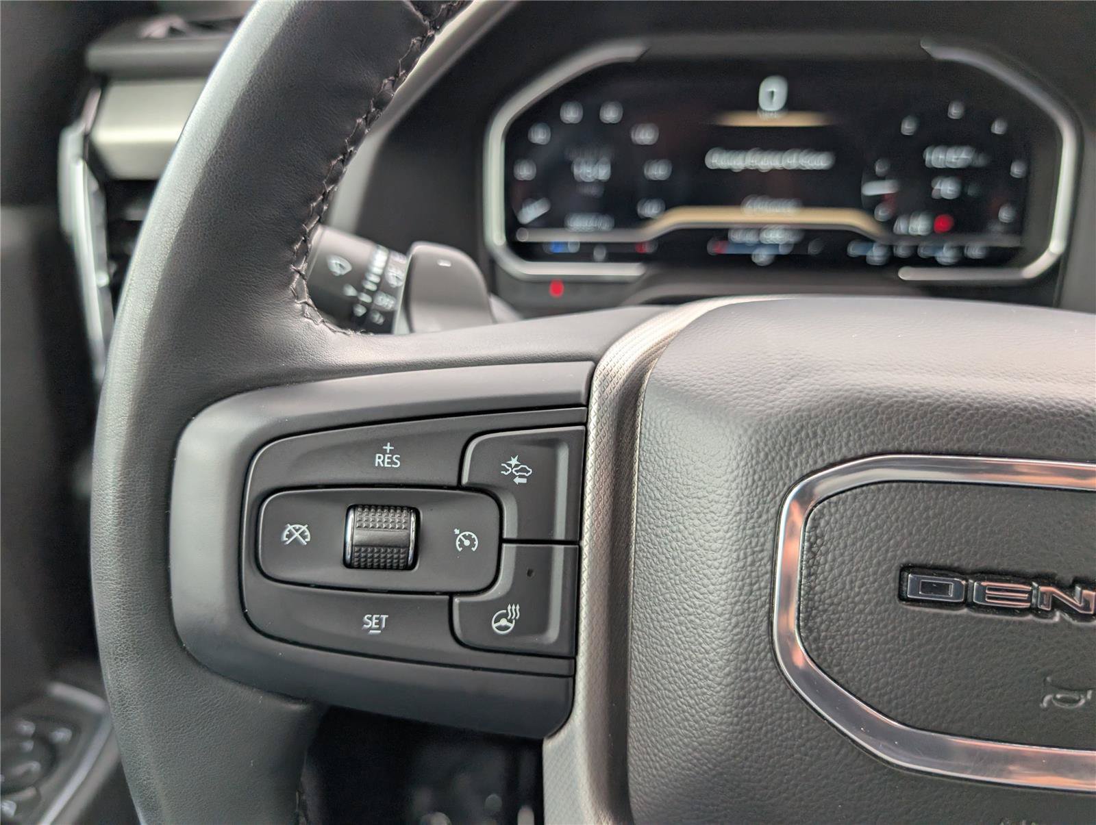 Used 2023 GMC Sierra 1500 Denali w/ Denali Reserve Package AWD/4WD image 26