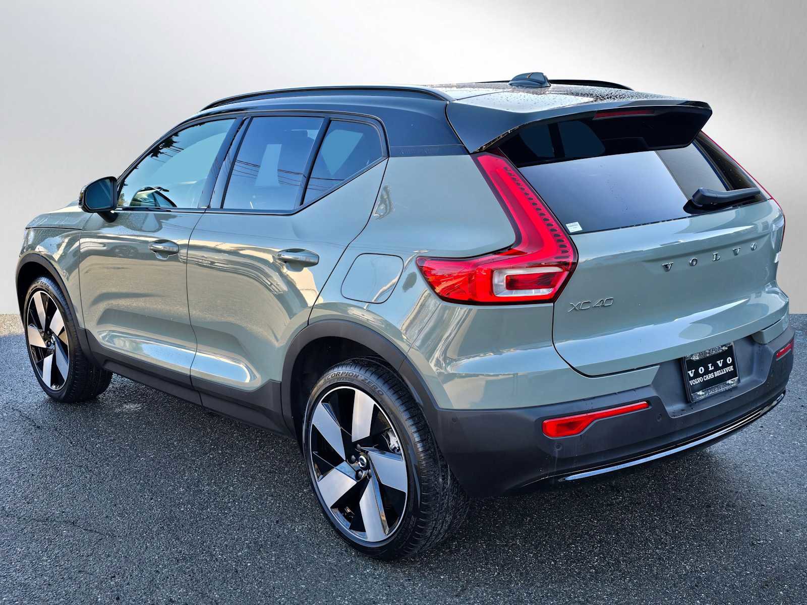 Used 2023 Volvo XC40 Recharge Plus w/ Protection Package Premier image 5