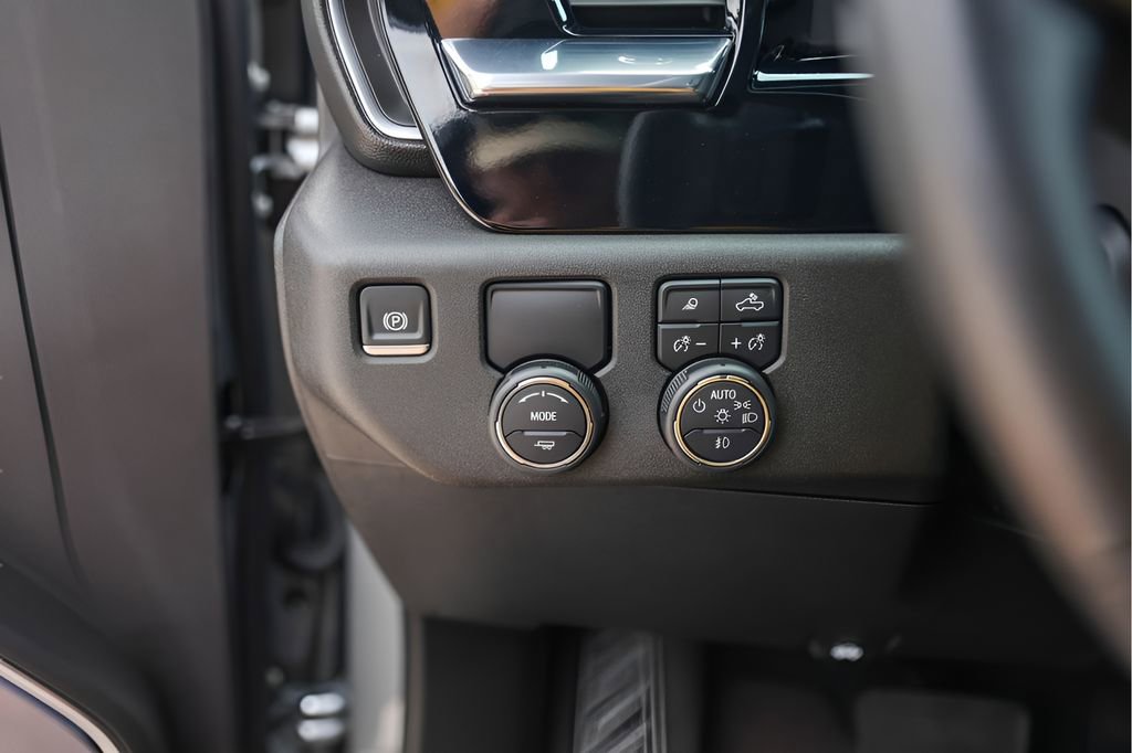 Used 2024 Chevrolet Silverado 1500 High Country RWD image 18