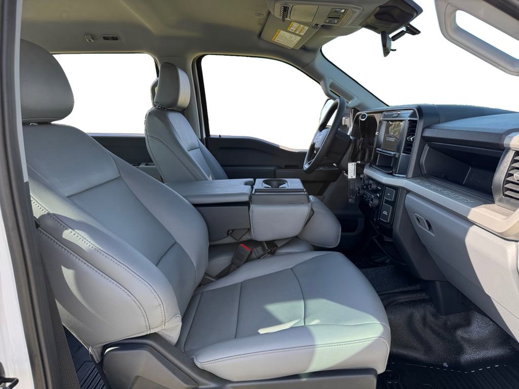 New 2025 Ford F550 4x4 Crew Cab Super Duty image 17
