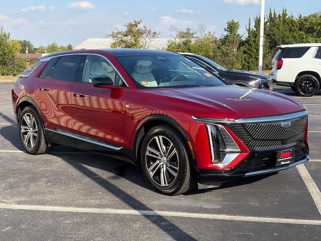 Used 2024 Cadillac Lyriq Luxury AWD/4WD image 3