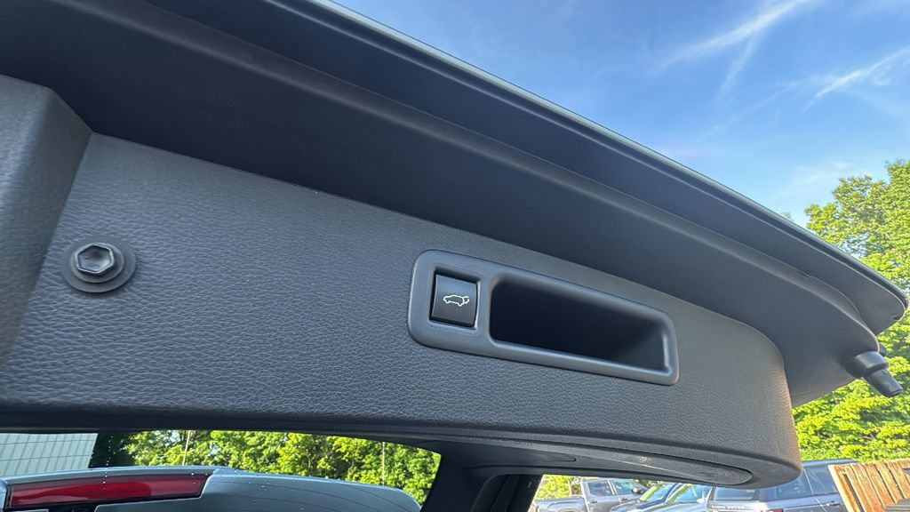 Used 2025 Toyota Highlander XLE AWD/4WD image 29