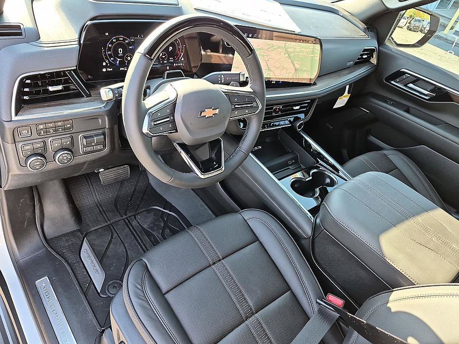 New 2026 Chevrolet Suburban High Country AWD/4WD image 16
