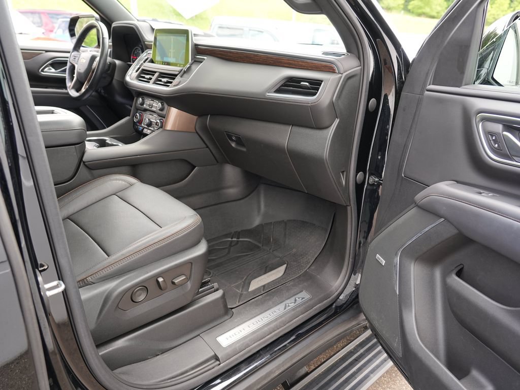 Used 2021 Chevrolet Tahoe High Country w/ Premium Package 2 AWD/4WD image 32