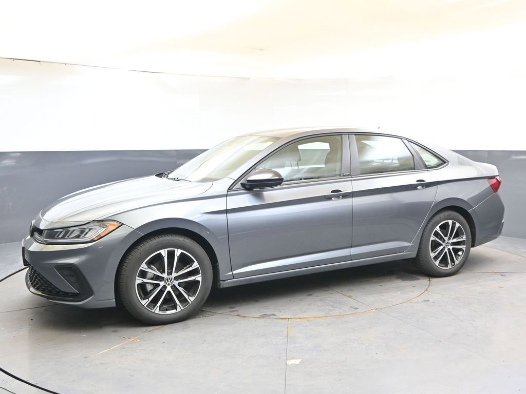 Used 2025 Volkswagen Jetta Sport image 2