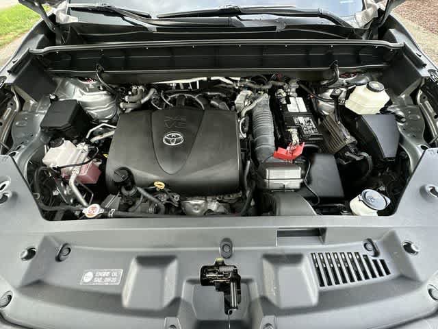 Used 2020 Toyota Highlander XLE AWD/4WD image 27
