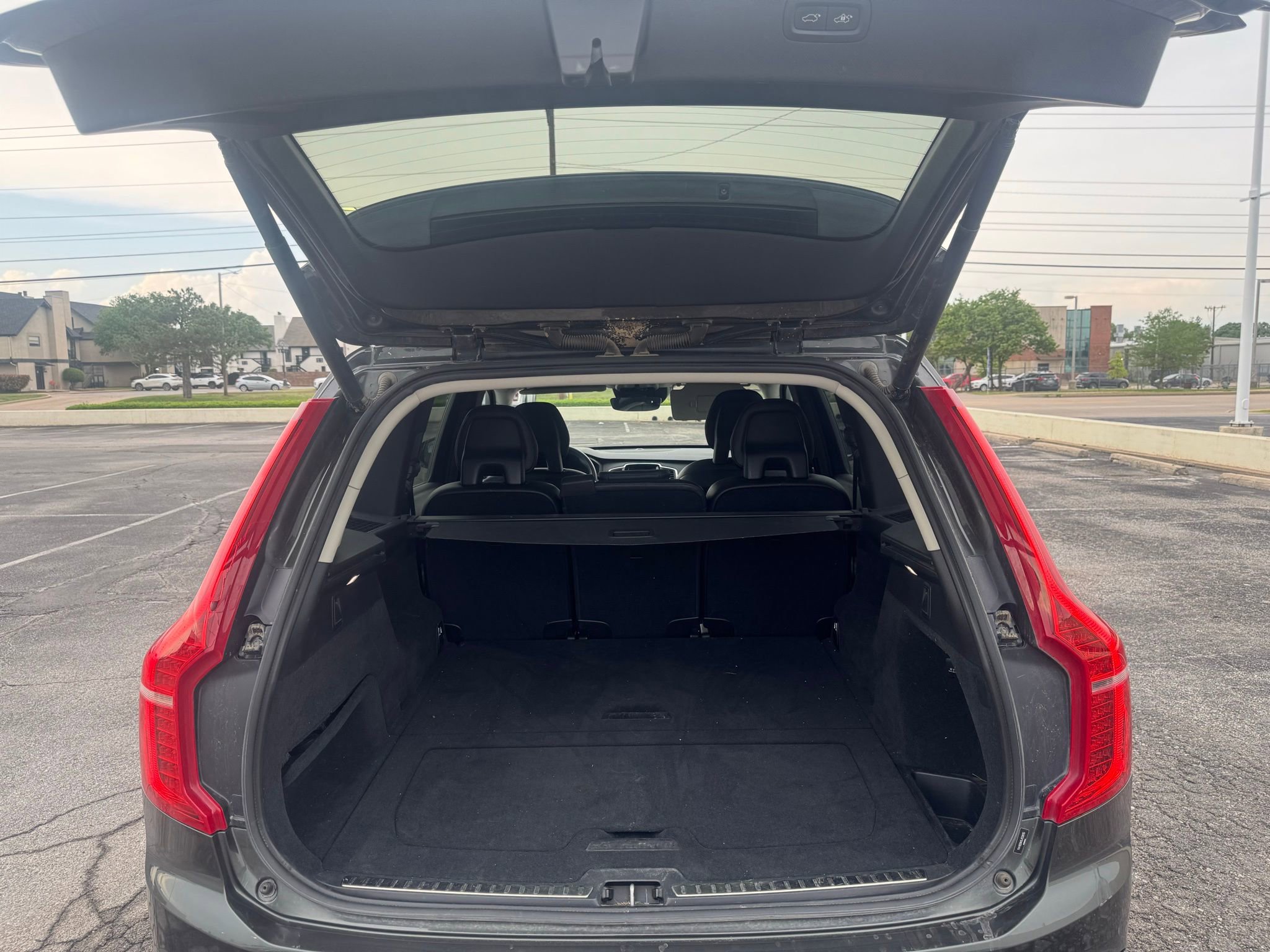 Used 2018 Volvo XC90 T5 Momentum w/ Convenience Package image 5