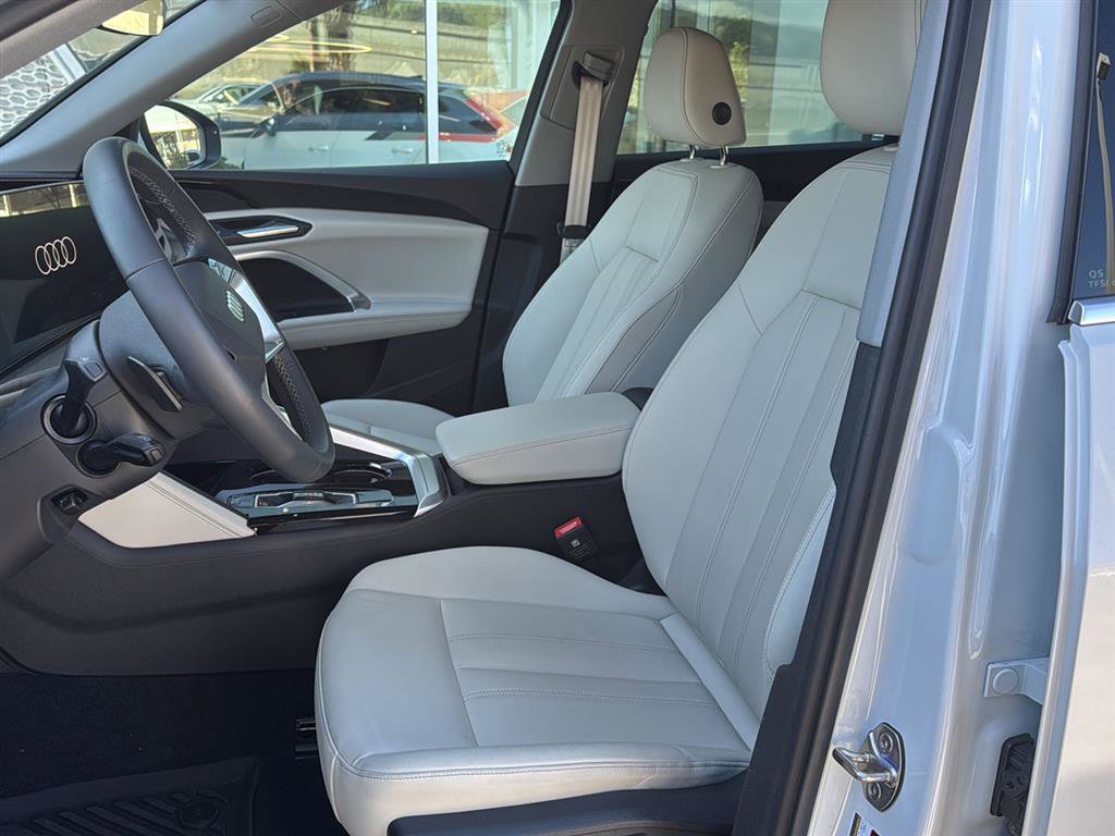 Used 2025 Audi Q5 Premium w/ Convenience Package image 12